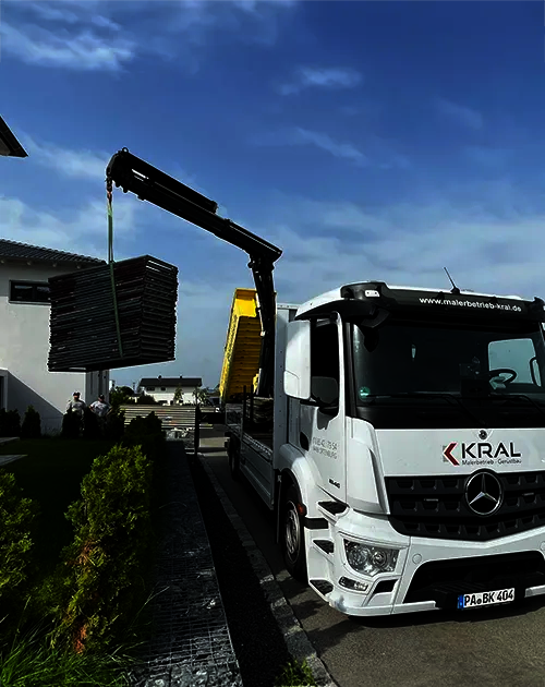 gerüstbau_malerbetrieb_kral Abbildung Abladen des Gerüstes